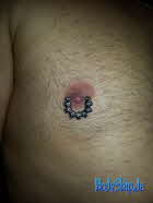 db_Brustwarzenpiercing-mit-Totenkopf-Nippelschild-Anhanger-Mann-Piercing--Bodymod-by-Ben-Bodyship-Halle---www_bodyship_de---Sachsen-Anhalt1