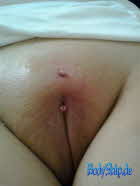 db_Christina-Klitoris-Vorhaut-Vaginal-weiblich-Intim-Piercing-Bodymod-by-Ben-Bodyship-Halle---www_bodyship_de---Sachsen-Anhalt1