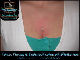 Dekolette Brust Busen weiblich Dermal Anchor Microdermal Glitzer Piercing Bodymod by Bodyship Halle - Sachsen Anhalt - www