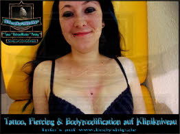 Dekolette Brust Busen weiblich Dermal Anchor Microdermal Glitzer Piercing Bodymod by Bodyship Halle - Sachsen Anhalt - www