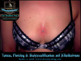Dekolette Brust Busen weiblich Dermal Anchor Microdermal Glitzer Piercing Bodymod by Bodyship Halle - Sachsen Anhalt - www