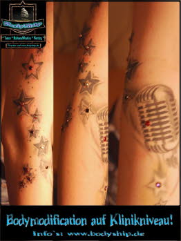 Im Tattoo Arm in Sternen Stern weiblich Dermal Anchor Microdermal Glitzer Piercing Bodymod by Bodyship Halle - Sachsen Anhalt - www