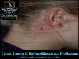 hinter dem Ohr Lobe am Hals Dermal Anchor Microdermal Glitzer Piercing Bodymod by Bodyship Halle - Sachsen Anhalt - www